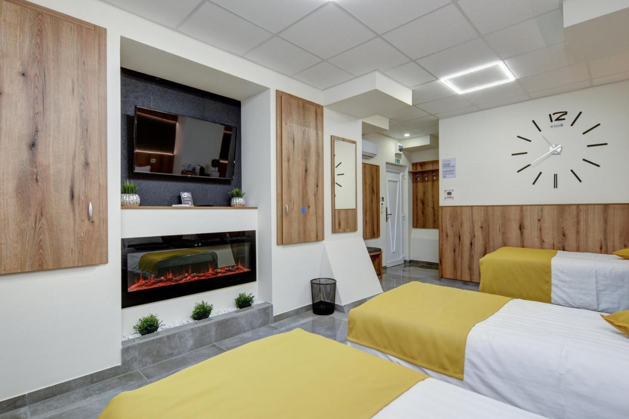 Riverside Inn - dunaparti álom Győr Esterno foto
