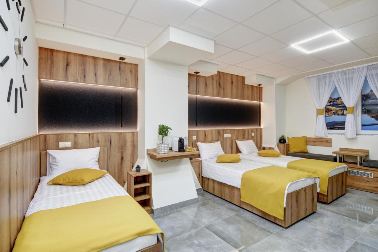 Riverside Inn - dunaparti álom Győr Esterno foto