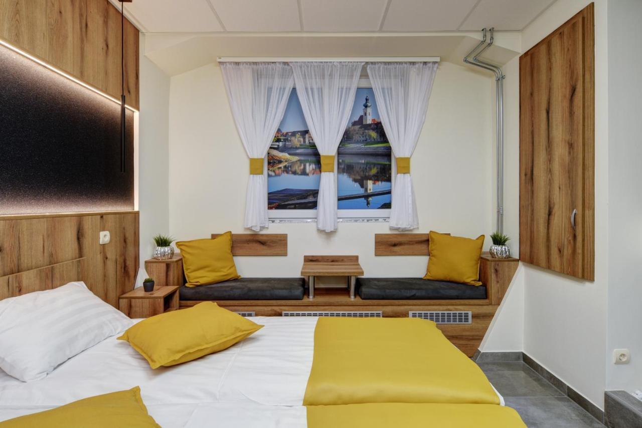 Riverside Inn - dunaparti álom Győr Esterno foto
